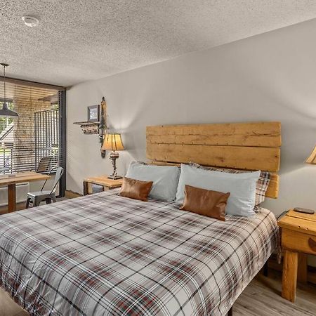 Stonegate Lodge Fire Pit 50In Tv Salt Water Pool Fast Wi-Fi Room #301 Eureka Springs Εξωτερικό φωτογραφία
