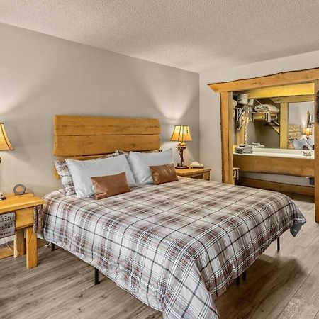 Stonegate Lodge Fire Pit 50In Tv Salt Water Pool Fast Wi-Fi Room #301 Eureka Springs Εξωτερικό φωτογραφία