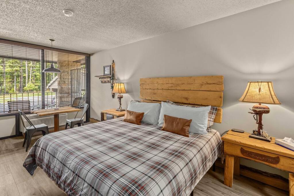 Stonegate Lodge Fire Pit 50In Tv Salt Water Pool Fast Wi-Fi Room #301 Eureka Springs Εξωτερικό φωτογραφία