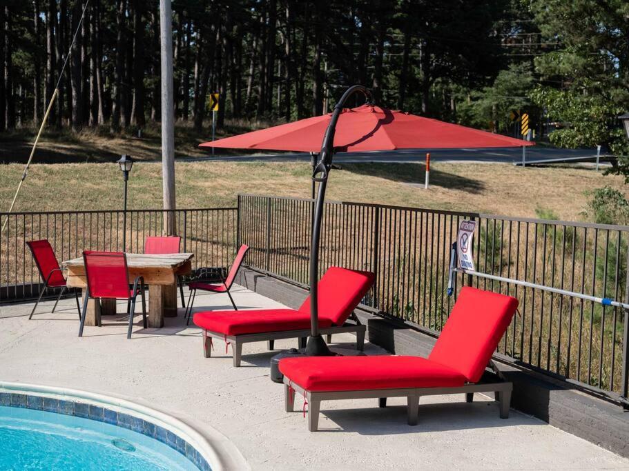 Stonegate Lodge Fire Pit 50In Tv Salt Water Pool Fast Wi-Fi Room #301 Eureka Springs Εξωτερικό φωτογραφία