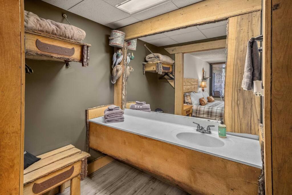 Stonegate Lodge Fire Pit 50In Tv Salt Water Pool Fast Wi-Fi Room #301 Eureka Springs Εξωτερικό φωτογραφία
