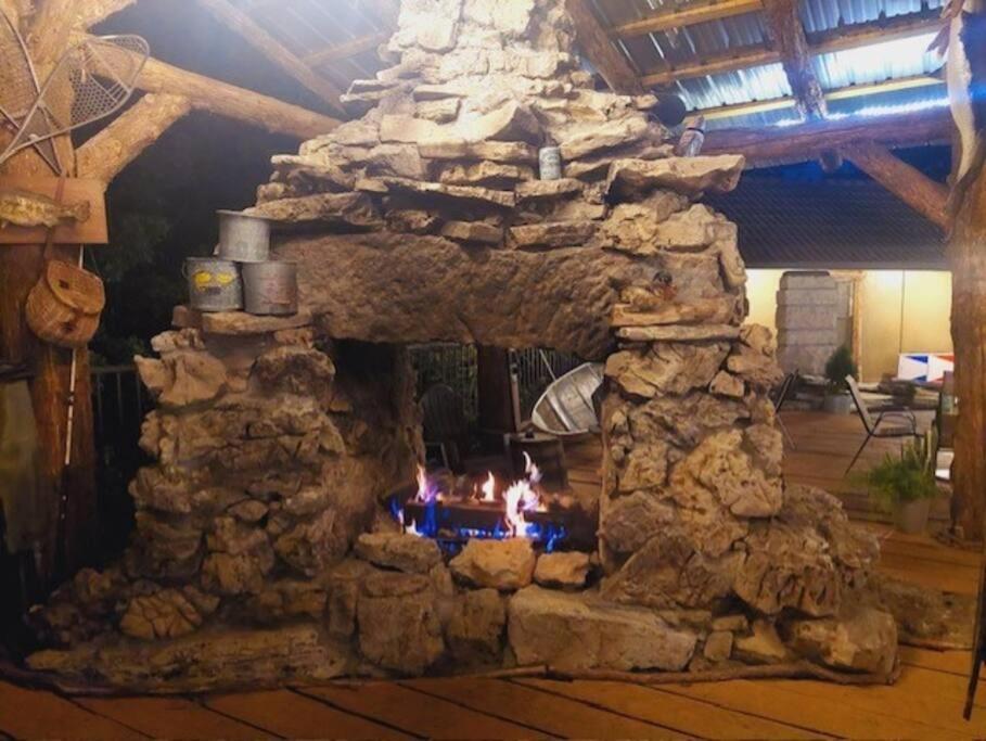 Stonegate Lodge Fire Pit 50In Tv Salt Water Pool Fast Wi-Fi Room #301 Eureka Springs Εξωτερικό φωτογραφία