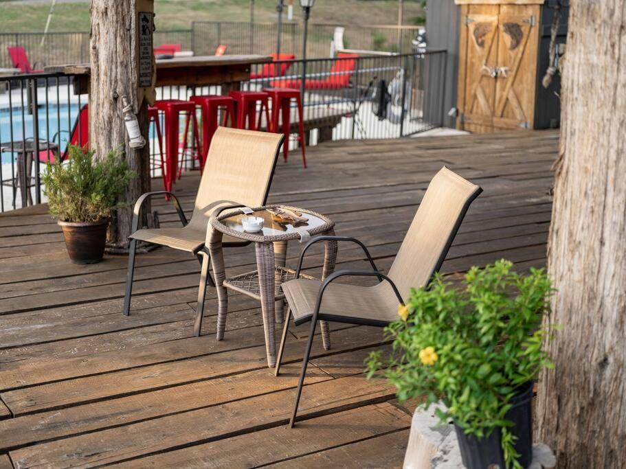 Stonegate Lodge Fire Pit 50In Tv Salt Water Pool Fast Wi-Fi Room #301 Eureka Springs Εξωτερικό φωτογραφία